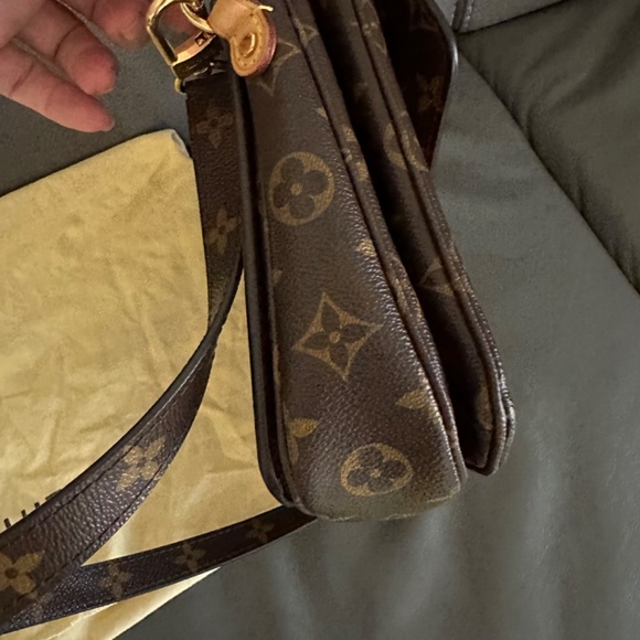 Louis Vuitton Pochette Metis - Picture 15 of 17